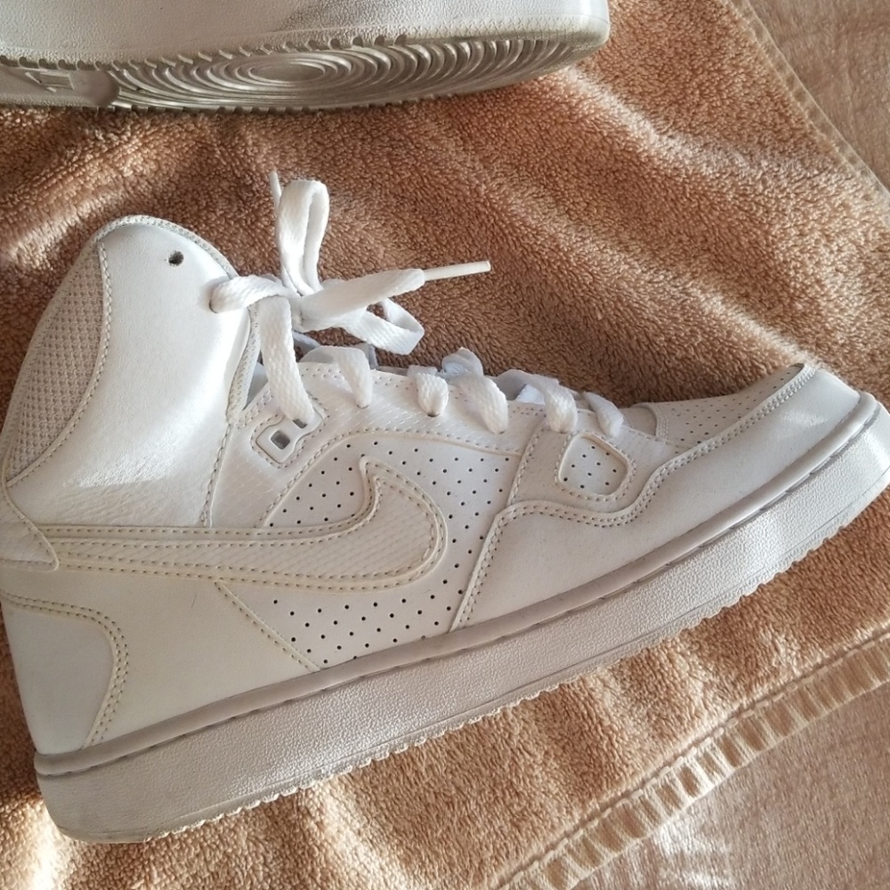 Very white & clean airforces